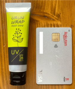 ウルンラップUVクリームとクレジットカードの比較